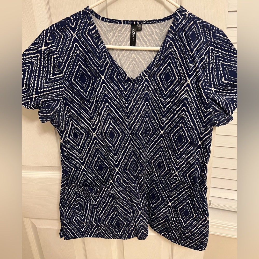Scrub top size medium